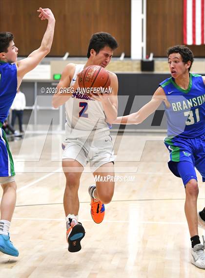 Thumbnail 3 in Tamalpais Boys Basketball (Extending the Season) photogallery.