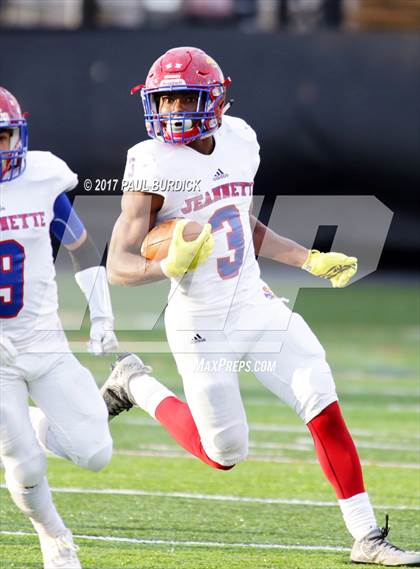 Thumbnail 3 in Jeannette vs. Homer-Center (PIAA 1A Championship) photogallery.