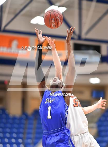 Thumbnail 3 in Brandeis vs Jay [John] photogallery.