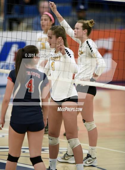Thumbnail 3 in Ventura vs. Beckman (CIF-SS D2 Final) photogallery.