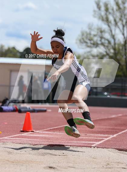 Thumbnail 3 in Coronado Cougar Invitational photogallery.