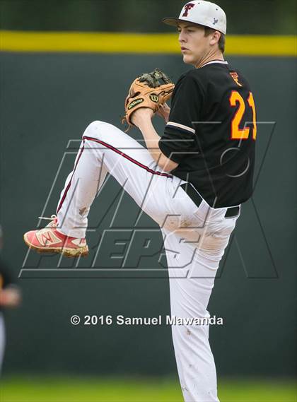 Thumbnail 2 in El Camino Real @ Taft photogallery.