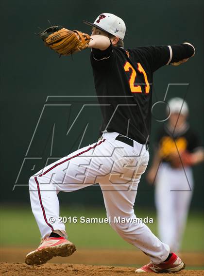 Thumbnail 1 in El Camino Real @ Taft photogallery.