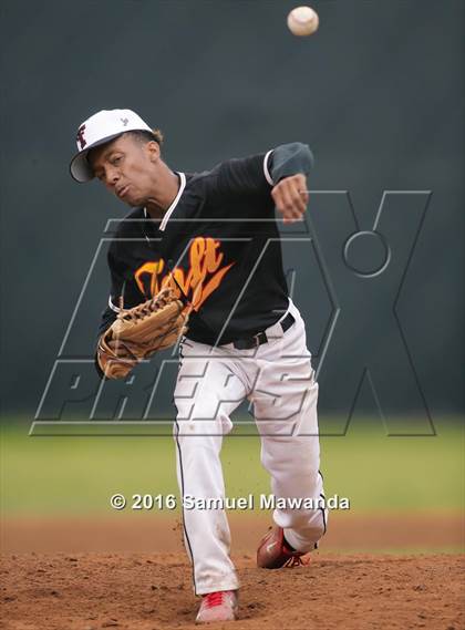 Thumbnail 1 in El Camino Real @ Taft photogallery.