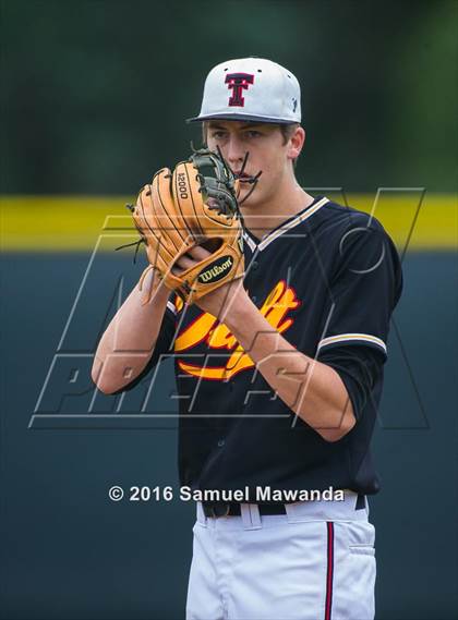 Thumbnail 1 in El Camino Real @ Taft photogallery.