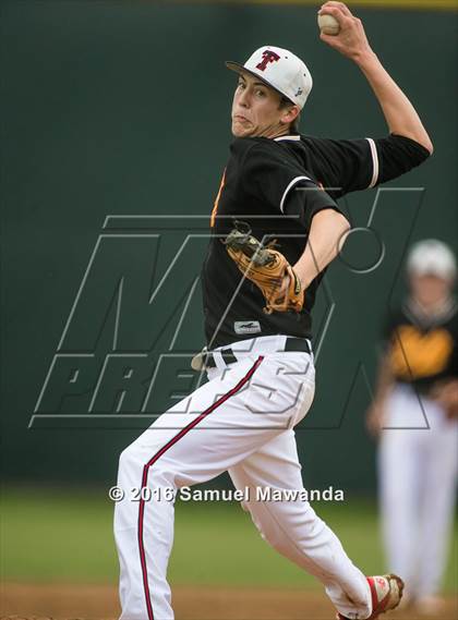 Thumbnail 2 in El Camino Real @ Taft photogallery.