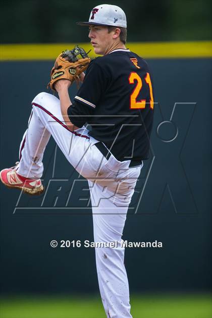 Thumbnail 1 in El Camino Real @ Taft photogallery.