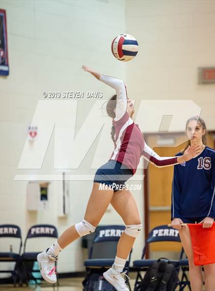 Thumbnail 2 in Hamilton vs Perry photogallery.