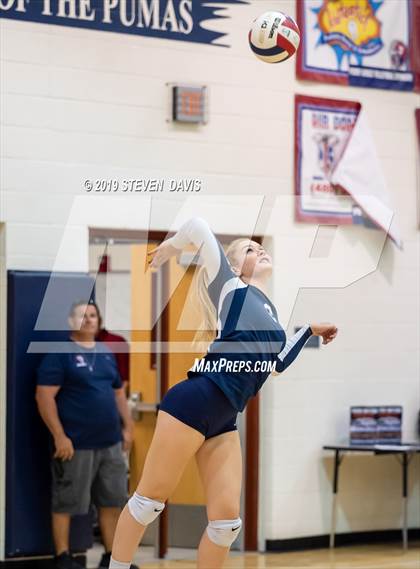 Thumbnail 2 in Hamilton vs Perry photogallery.