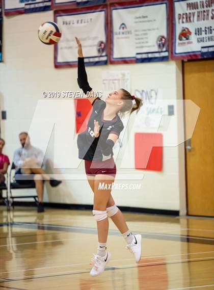 Thumbnail 1 in Hamilton vs Perry photogallery.