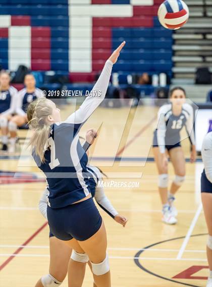 Thumbnail 2 in Hamilton vs Perry photogallery.