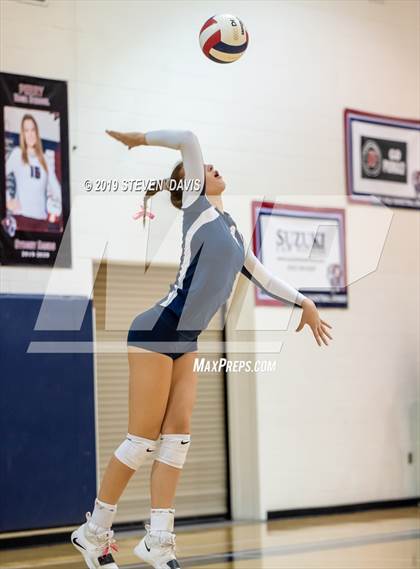 Thumbnail 2 in Hamilton vs Perry photogallery.