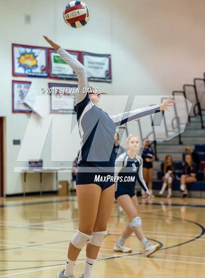 Thumbnail 2 in Hamilton vs Perry photogallery.
