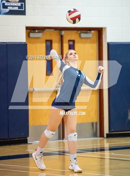 Thumbnail 2 in Hamilton vs Perry photogallery.