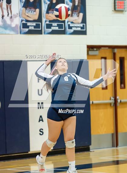 Thumbnail 3 in Hamilton vs Perry photogallery.