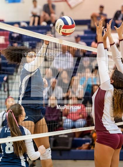 Thumbnail 3 in Hamilton vs Perry photogallery.