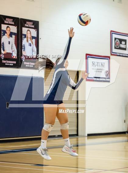 Thumbnail 2 in Hamilton vs Perry photogallery.