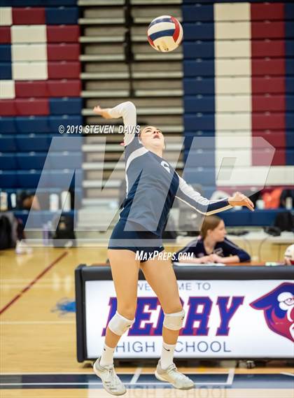Thumbnail 2 in Hamilton vs Perry photogallery.