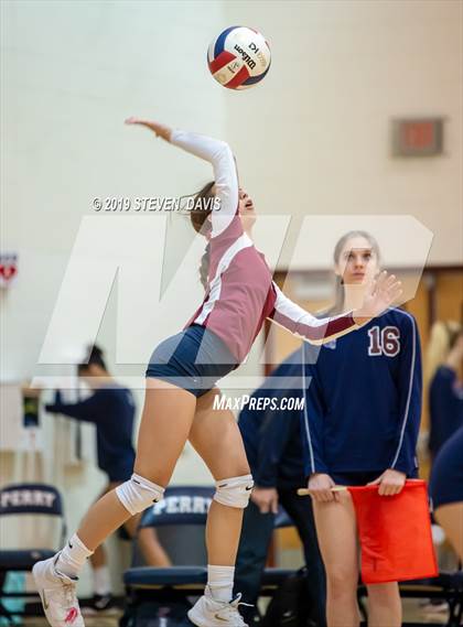 Thumbnail 1 in Hamilton vs Perry photogallery.
