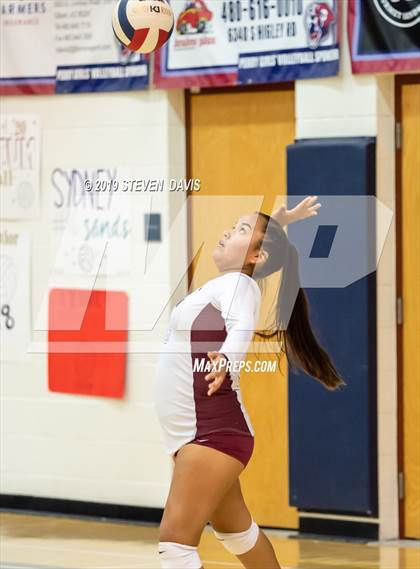 Thumbnail 3 in Hamilton vs Perry photogallery.