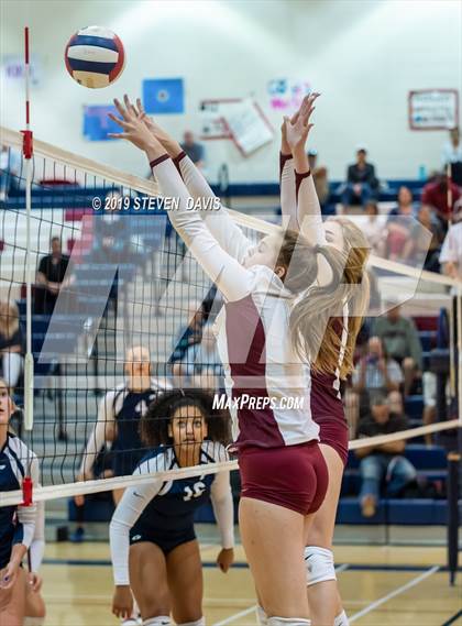 Thumbnail 3 in Hamilton vs Perry photogallery.