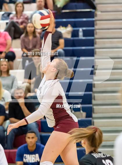 Thumbnail 3 in Hamilton vs Perry photogallery.