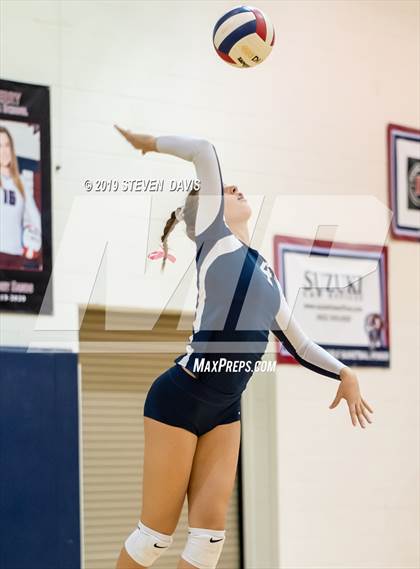 Thumbnail 1 in Hamilton vs Perry photogallery.