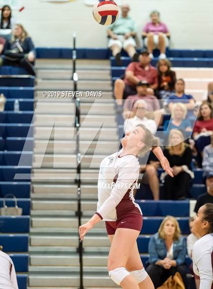 Thumbnail 3 in Hamilton vs Perry photogallery.