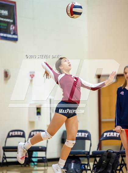 Thumbnail 1 in Hamilton vs Perry photogallery.