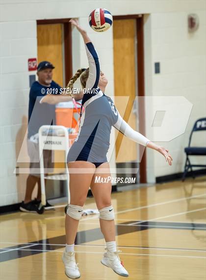 Thumbnail 3 in Hamilton vs Perry photogallery.