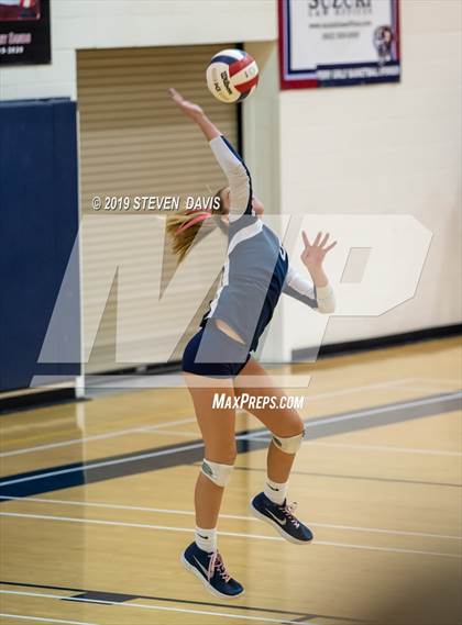 Thumbnail 1 in Hamilton vs Perry photogallery.