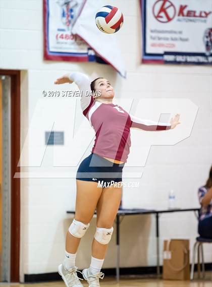 Thumbnail 1 in Hamilton vs Perry photogallery.