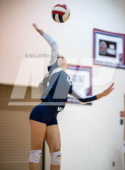 Thumbnail 2 in Hamilton vs Perry photogallery.