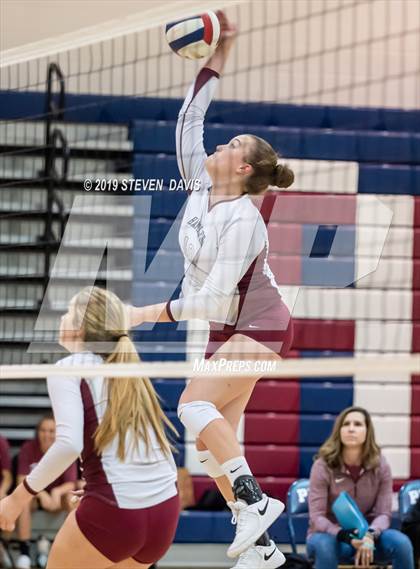 Thumbnail 3 in Hamilton vs Perry photogallery.