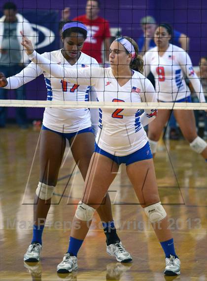 Thumbnail 2 in Los Alamitos vs. Archbishop Mitty (Durango Fall Classic) photogallery.