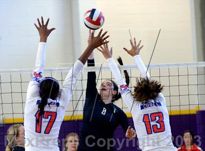 Thumbnail 1 in Los Alamitos vs. Archbishop Mitty (Durango Fall Classic) photogallery.