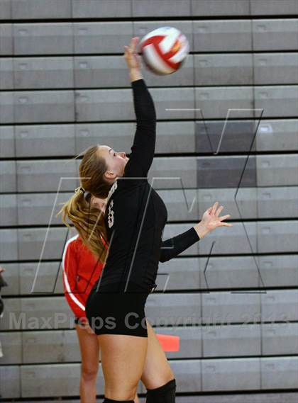 Thumbnail 2 in Los Alamitos vs. Archbishop Mitty (Durango Fall Classic) photogallery.