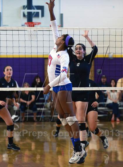 Thumbnail 1 in Los Alamitos vs. Archbishop Mitty (Durango Fall Classic) photogallery.