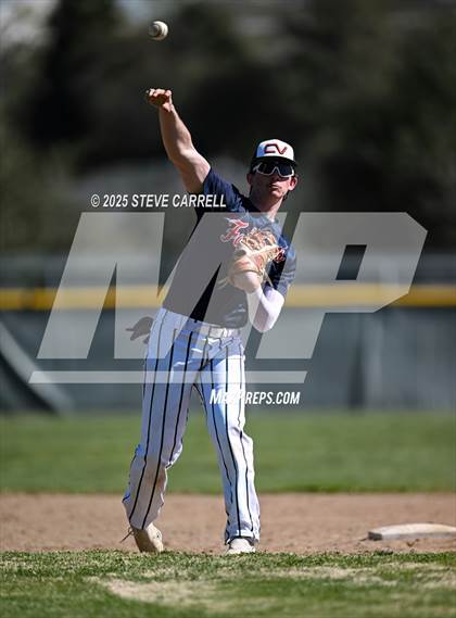 Thumbnail 2 in Central Valley vs. East Nicolaus (Foothill Tournament) photogallery.