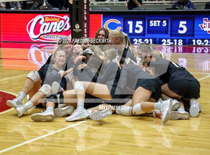 Thumbnail 3 in Iola vs. Crawford (UIL 2A Volleyball Division II Final) photogallery.