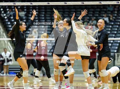 Thumbnail 3 in Iola vs. Crawford (UIL 2A Volleyball Division II Final) photogallery.