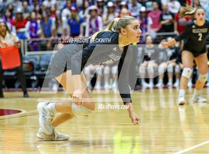 Thumbnail 1 in Iola vs. Crawford (UIL 2A Volleyball Division II Final) photogallery.