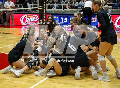 Thumbnail 1 in Iola vs. Crawford (UIL 2A Volleyball Division II Final) photogallery.