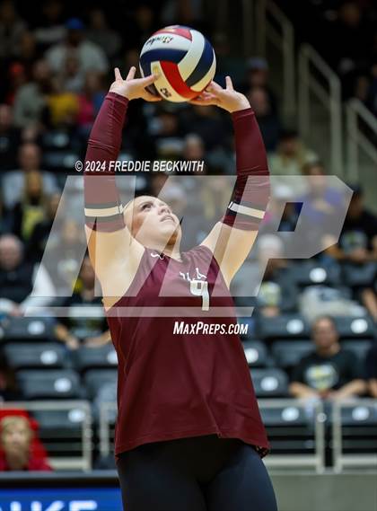 Thumbnail 2 in Iola vs. Crawford (UIL 2A Volleyball Division II Final) photogallery.