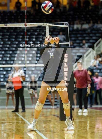 Thumbnail 3 in Iola vs. Crawford (UIL 2A Volleyball Division II Final) photogallery.