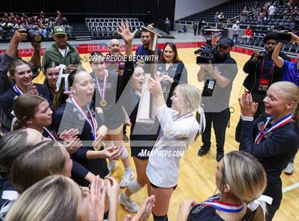 Thumbnail 2 in Iola vs. Crawford (UIL 2A Volleyball Division II Final) photogallery.