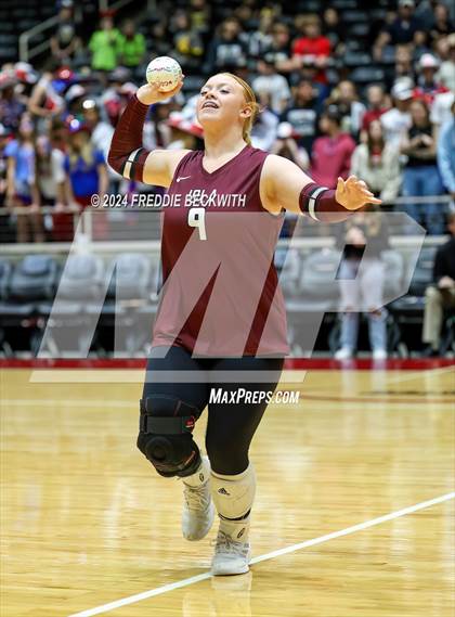 Thumbnail 1 in Iola vs. Crawford (UIL 2A Volleyball Division II Final) photogallery.