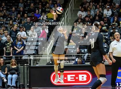 Thumbnail 3 in Iola vs. Crawford (UIL 2A Volleyball Division II Final) photogallery.