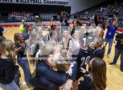 Thumbnail 1 in Iola vs. Crawford (UIL 2A Volleyball Division II Final) photogallery.