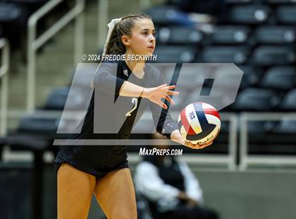 Thumbnail 2 in Iola vs. Crawford (UIL 2A Volleyball Division II Final) photogallery.